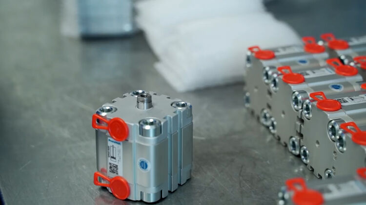Each actuator undergoes a quality test before shipment.